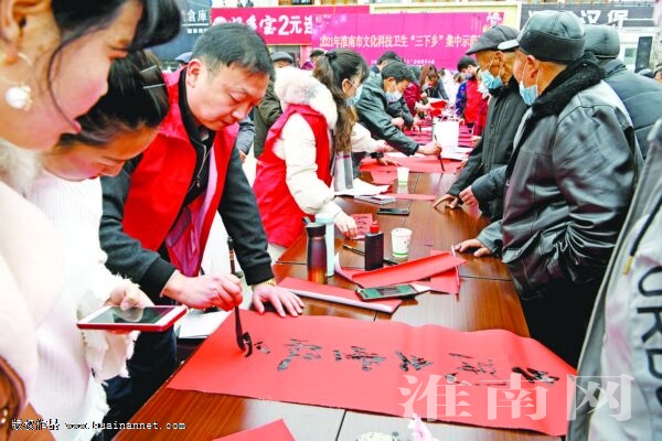 “三下乡”为基层群众送去别样年货
