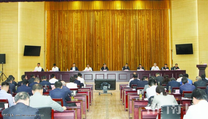 時尚服裝女孩發型圖片（時尚服裝女孩發型圖片短發）